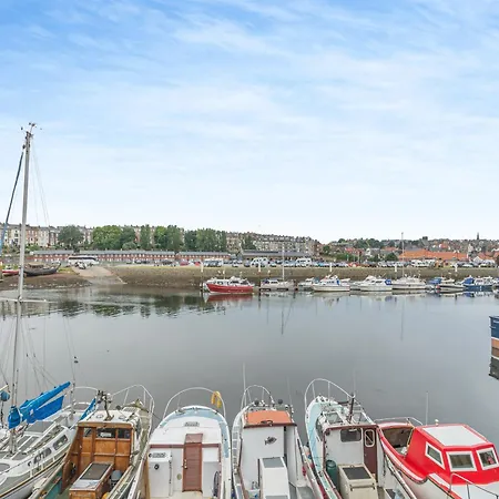 Island In The Stream * Whitby