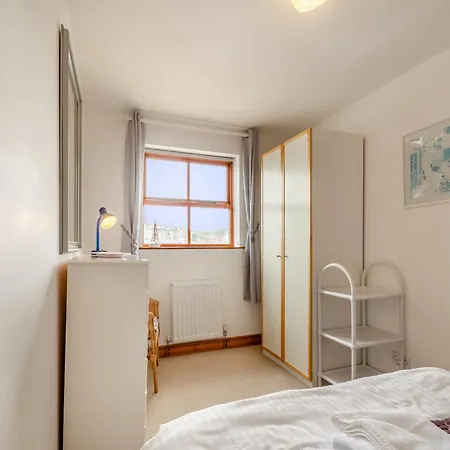 Island In The Stream Whitby