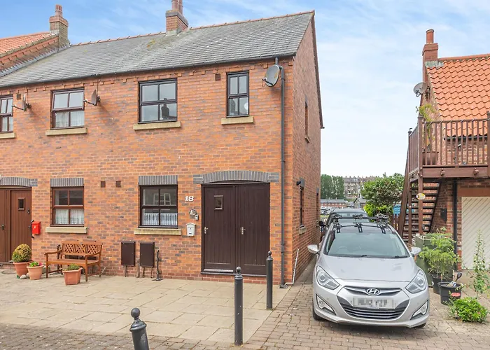 Island In The Stream Whitby